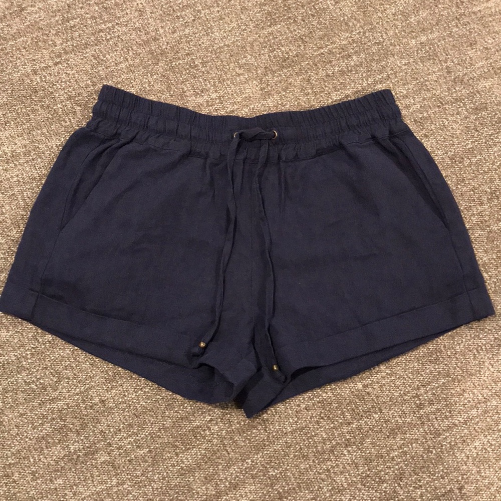 Navy linen shorts with front pockets. Size medium